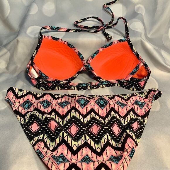 GEOMETRIC BRIGHT COLOR BIKINI by XHILARATION - Picture 5 of 6